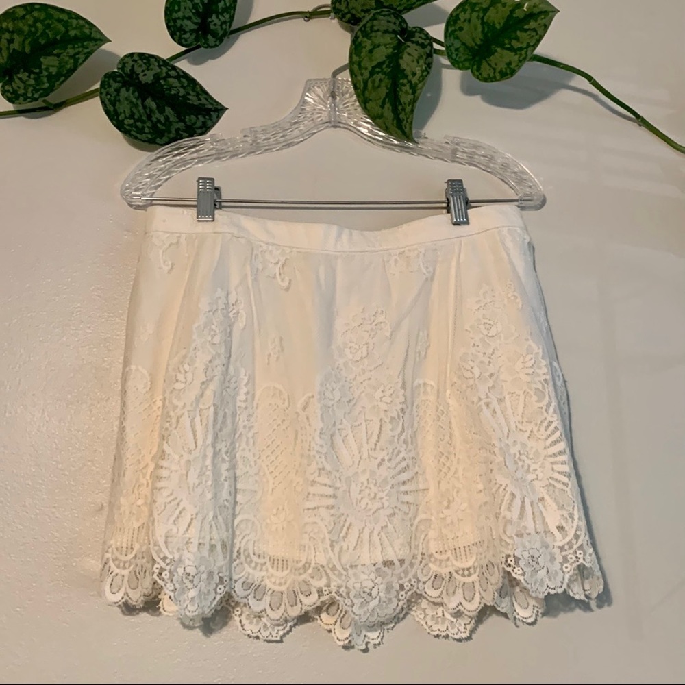 Abercrombie & Fitch white lace scalloped hem mini skirt